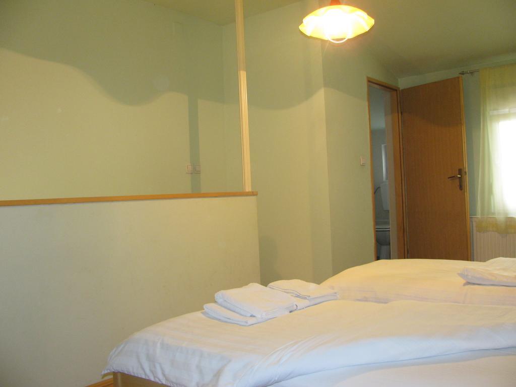 Apartments & Rooms Korzo Slavonski Brod Room photo