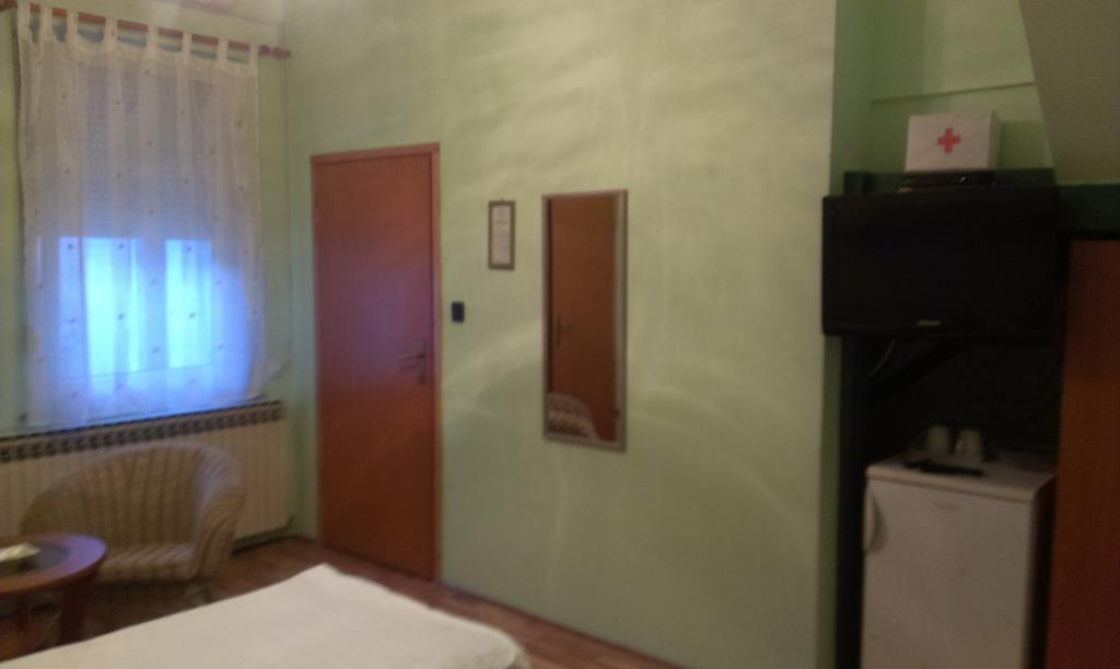 Apartments & Rooms Korzo Slavonski Brod Room photo